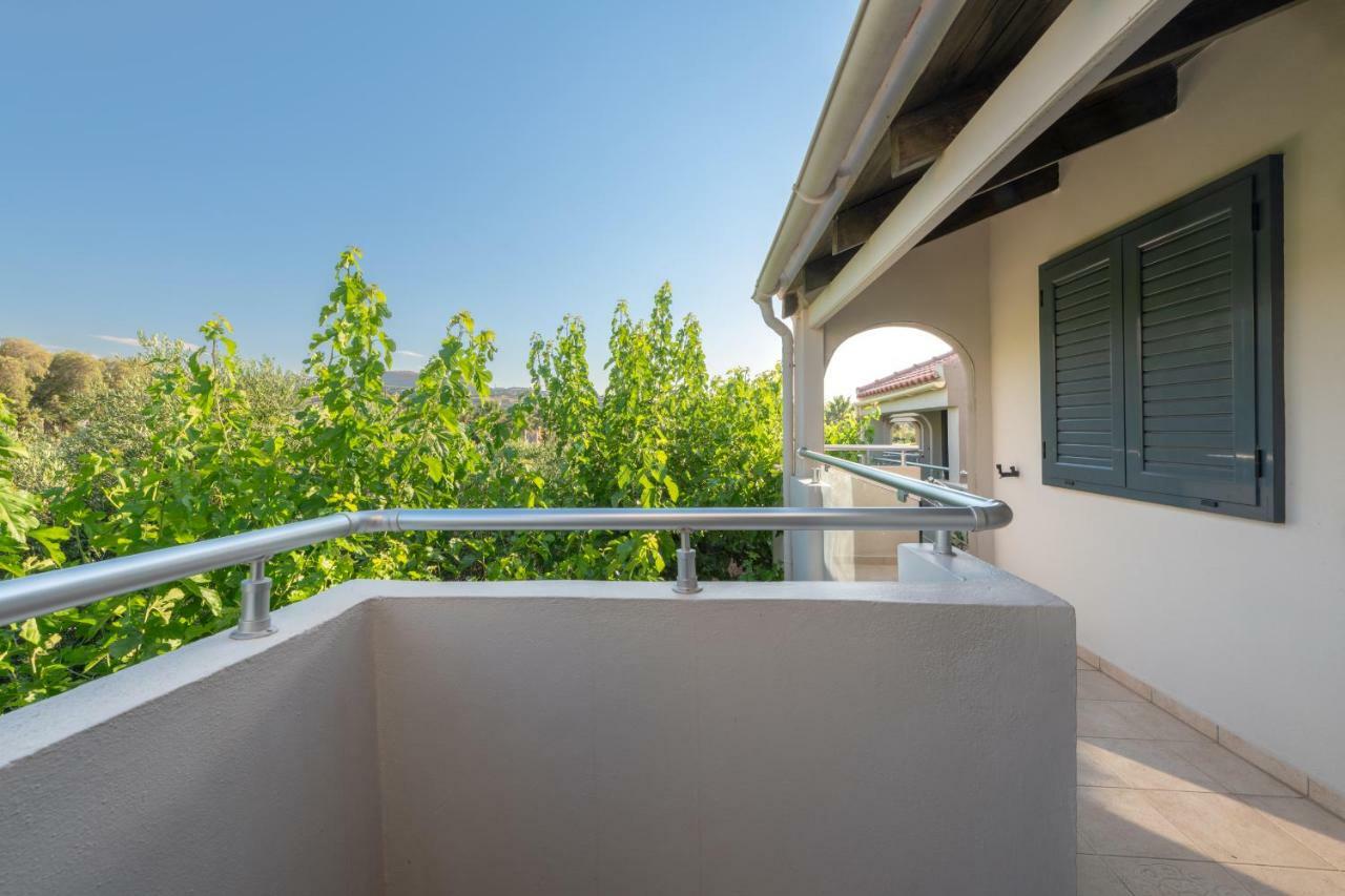 Nancy - Chara Apartments Karteros Exterior photo